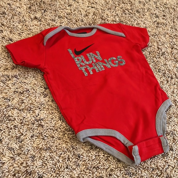 Nike brand baby onesie size 6-9 months ❤️ - Picture 2 of 3